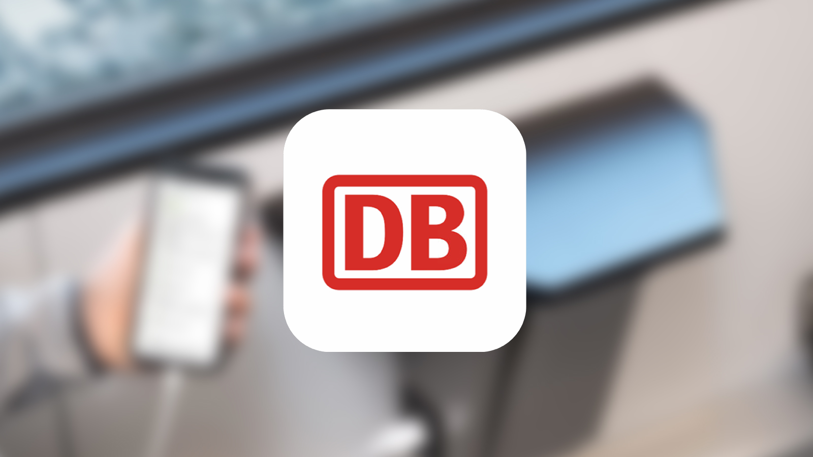 Logo DB-Navigator auf verschwommenem Hintergrund, der ein Smartphone im Ladevorgang zeigt