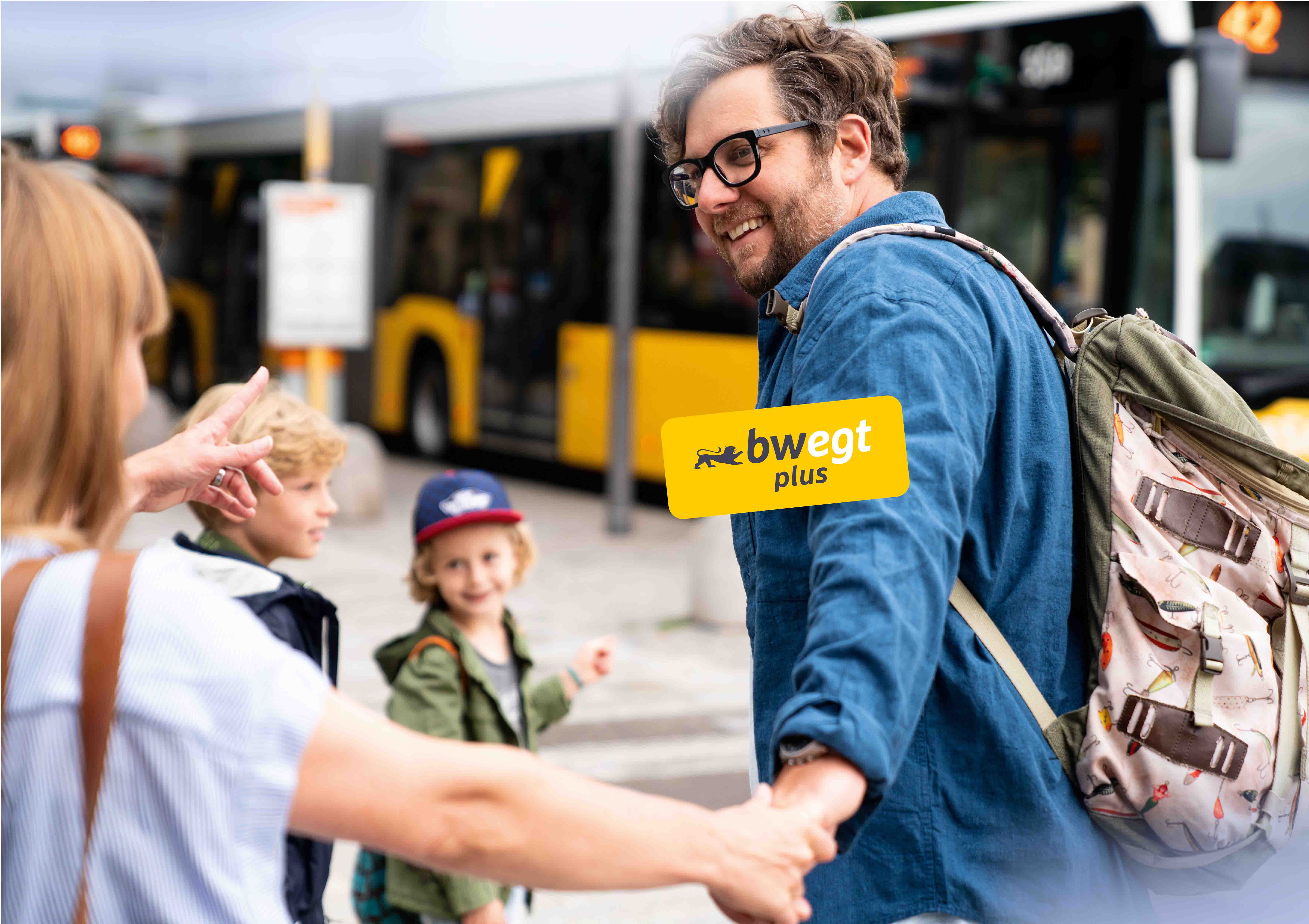 Familie am Bahnhof